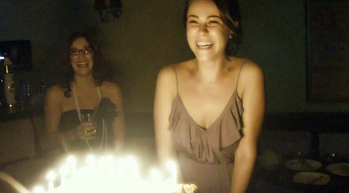 Mondena Mirela Zeţa a primit, de ziua ei, un buchet de... bumbac