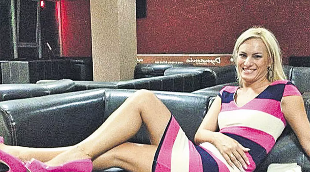 TELENOVELĂ LA PRIMĂRIE! Motivul halucinant pentru care o blondă bună s-a cuplat cu edilul