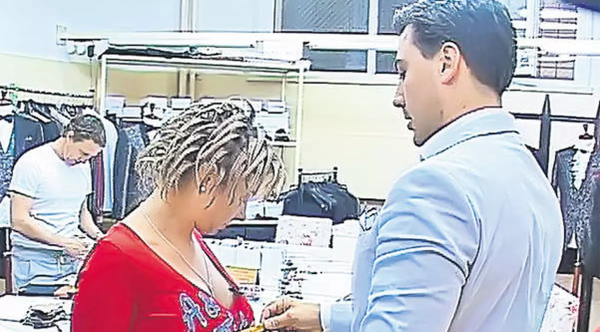 Fiul Prodancăi vrea costume ca ale lui tati Reghe