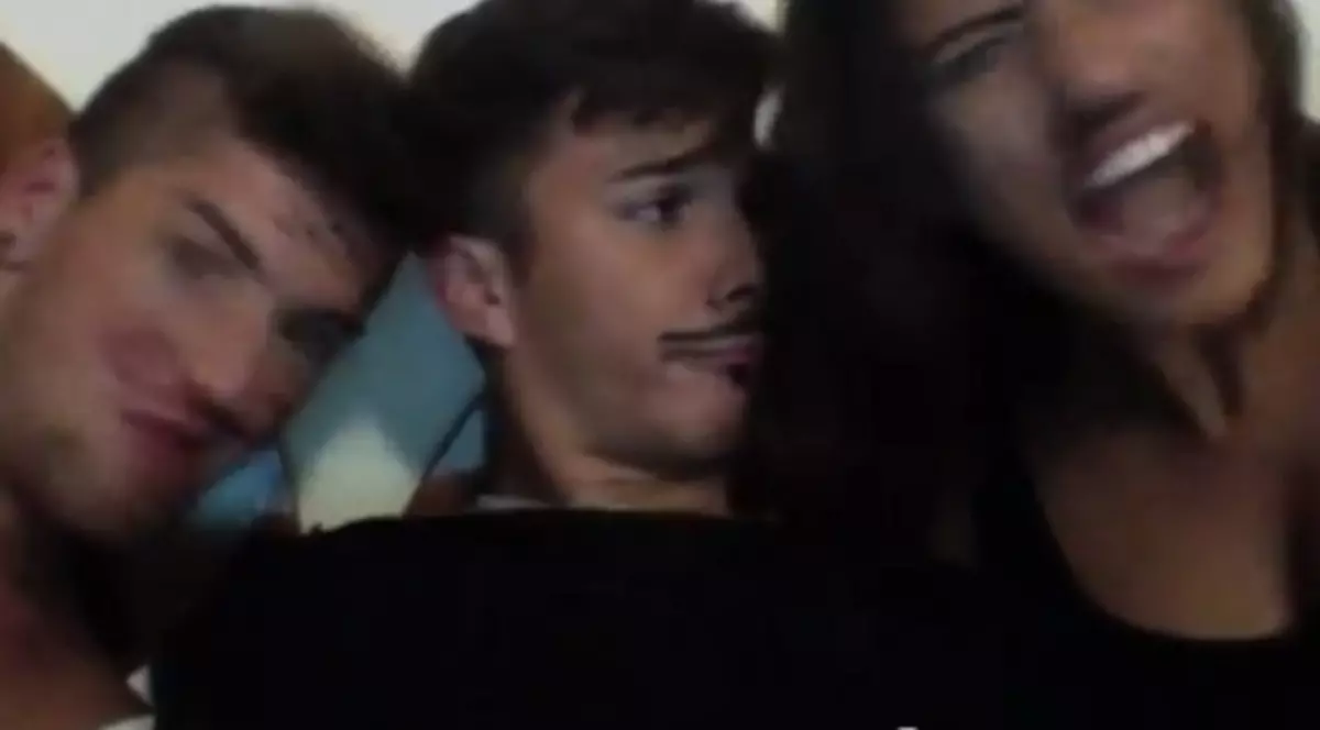 O RECUNOŞTI? Cea mai frumoasă femeie din România ARE MUSTAŢĂ ŞI URLĂ! | VIDEO