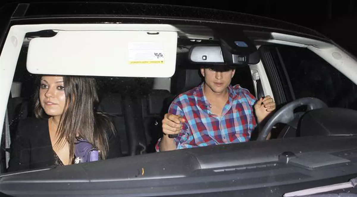 Care Demi Moore? Ashton Kutcher a dus-o pe Mila Kunis într-o vacanță romantică