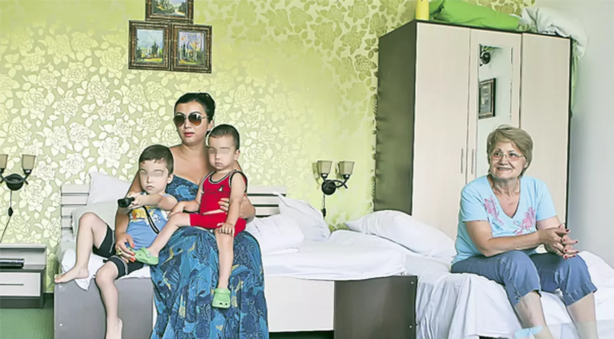 Prigoană şi-a dat-în urmărire soţia, dar ea nu se ascunde de nimeni! Uite în ce lux se desfată Bahmu şi copiii ei! FOTO