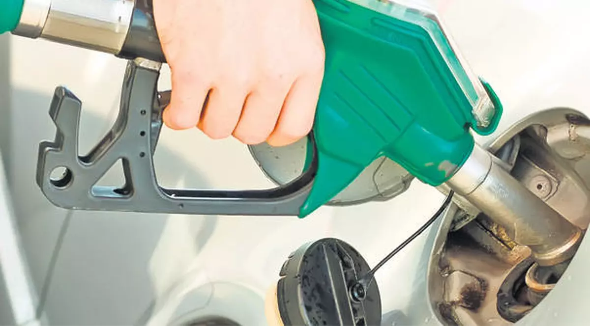 Carburanții s-au scumpit cu 9 bani/litru