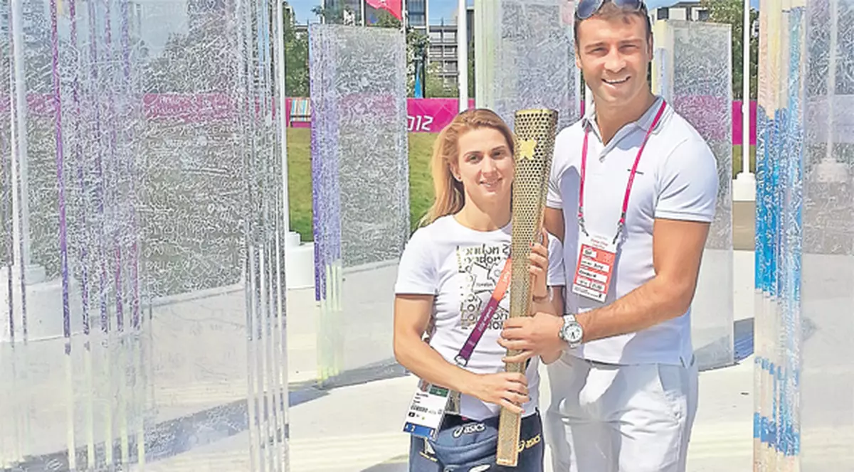 Alina Dumitru îl încurajează pe Bute: "Lucică, bate-l pe Froch!"