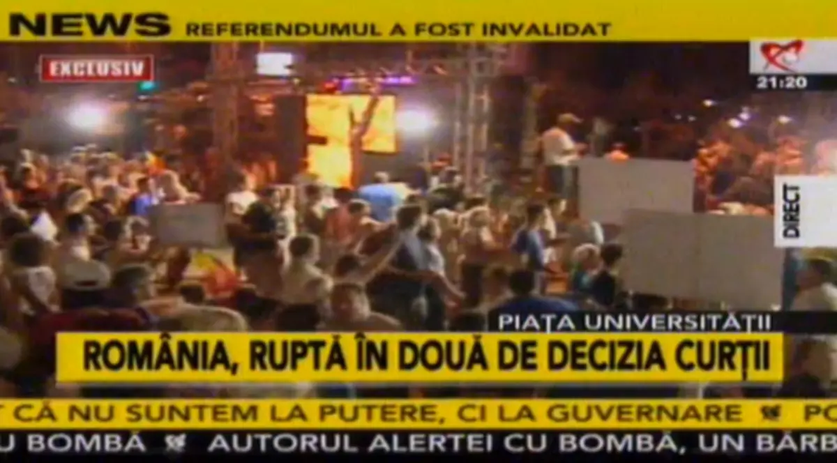 Protestatarii AU BLOCAT Piaţa Universităţii! Oamenii au rupt gardurile şi au blocat traficul | VIDEO