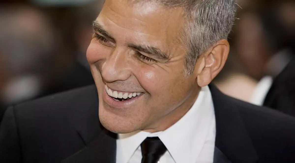 George Clooney îşi scoate o maşină la licitaţie în scopuri nobile