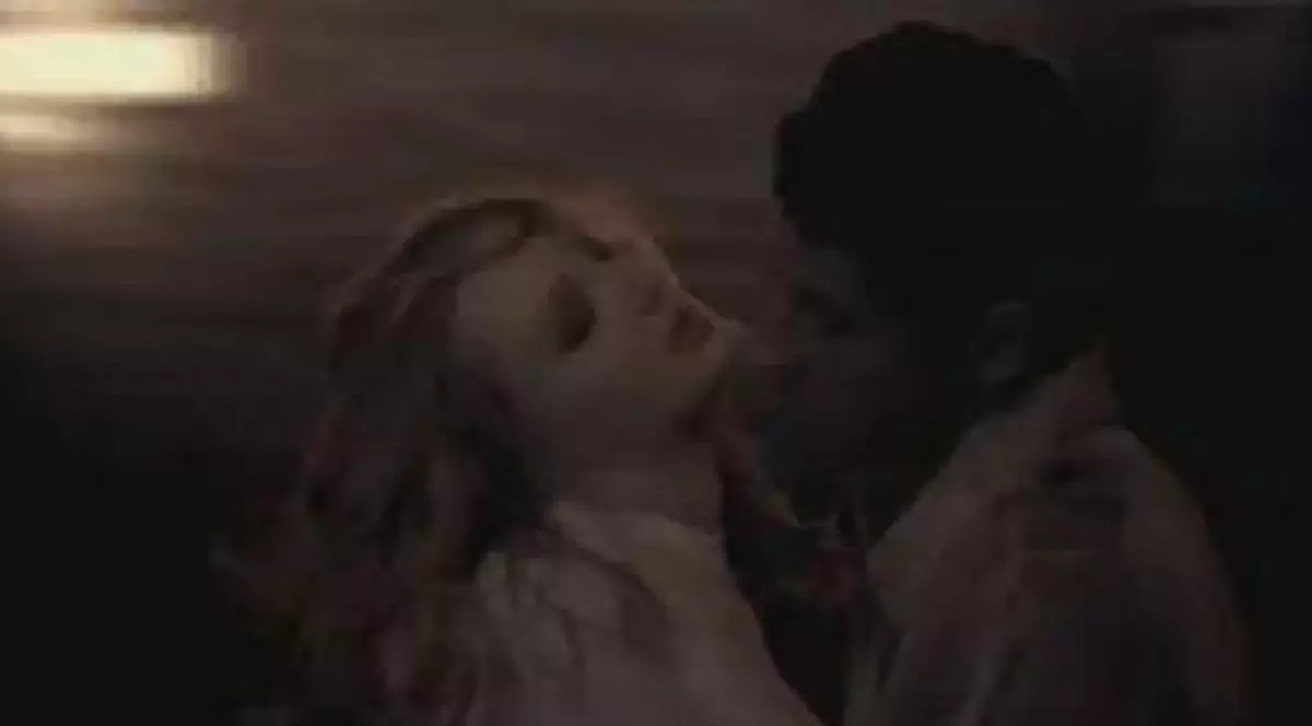 NEBUNIE CURATĂ! Dan Bălan, ATINGERI PĂTIMAȘE cu o BLONDĂ, pe un TREN | VIDEO