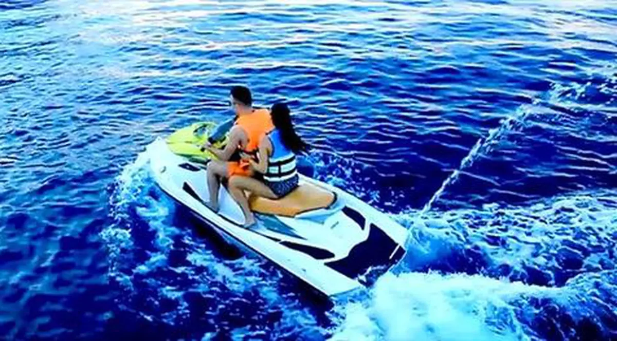 EXCLUSIV LIBERTATEA.RO | Noul videoclip Deepside Deejays - "Look into my eyes"