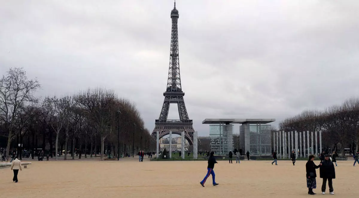 Francezii NE UMILESC DIN NOU! Un deputat cere UE să permită EXPULZAREA ROMÂNILOR