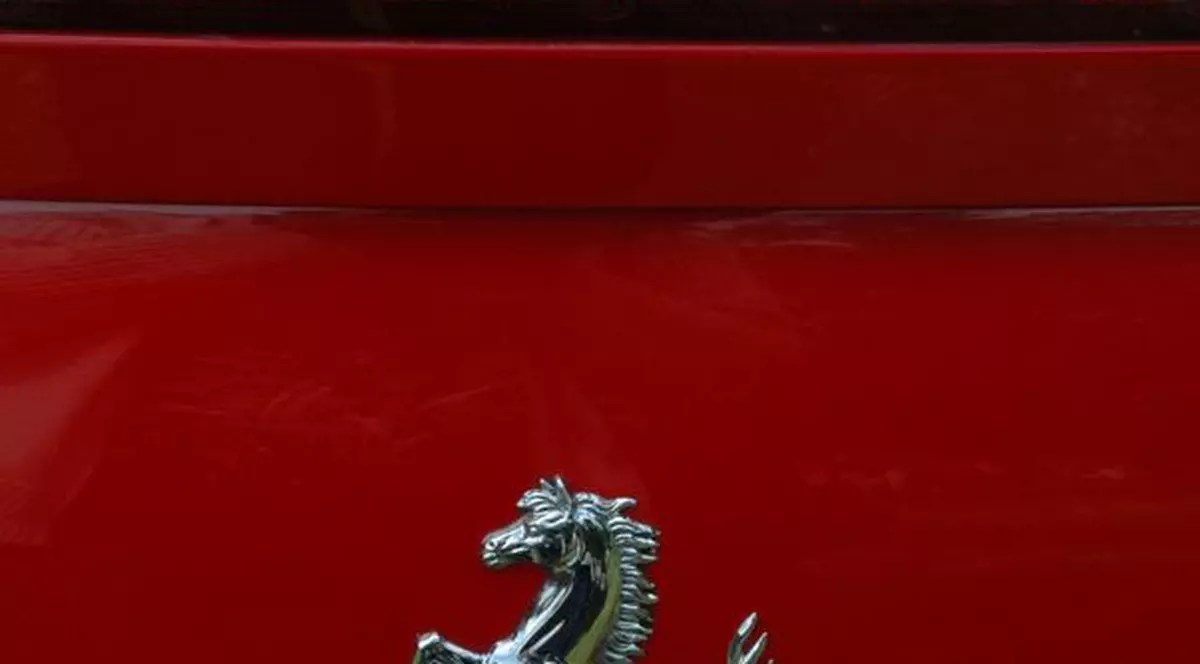 Bogătaşii Italiei şi-au scos maşinile de lux la vânzare. Vezi ce lege i-a determinat să facă asta!