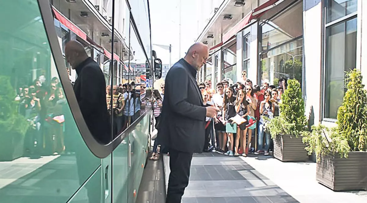 Ce cumințică se dă Lady Gaga!