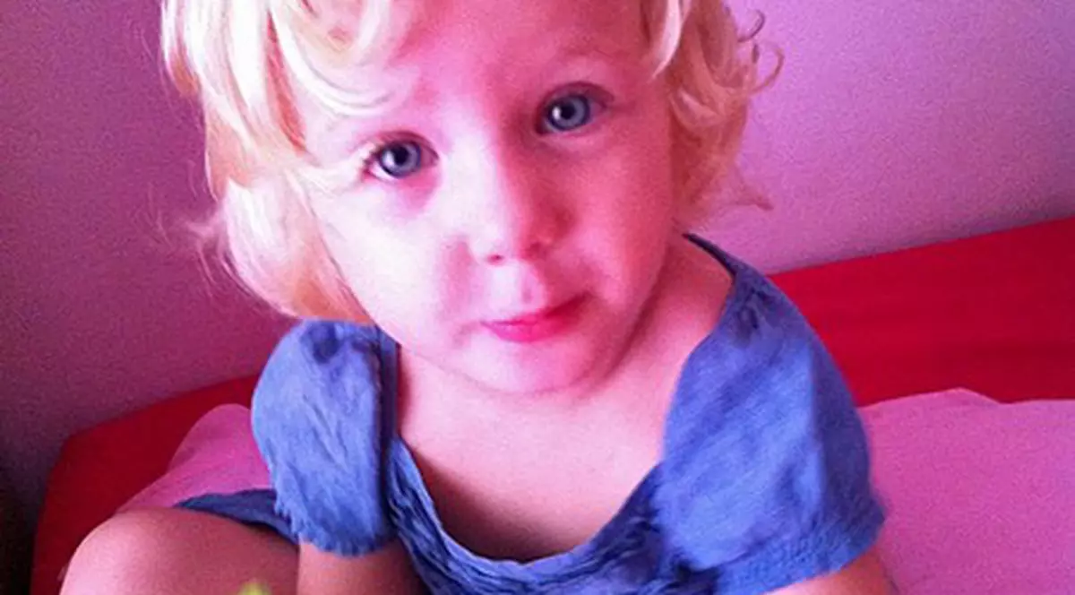 ÎNGERAŞUL DISTRUS DE FOC! Clipele prin care nici un părinte nu ar vrea să treacă | FOTOGRAFII ŞOCANTE