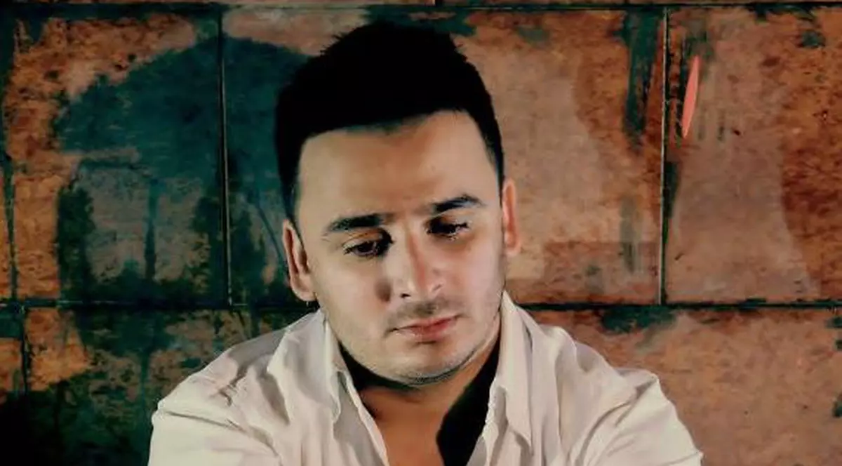 Liviu Guţă îi ia la mişto pe Connect-R şi Alex Velea într-o nouă melodie! | AUDIO