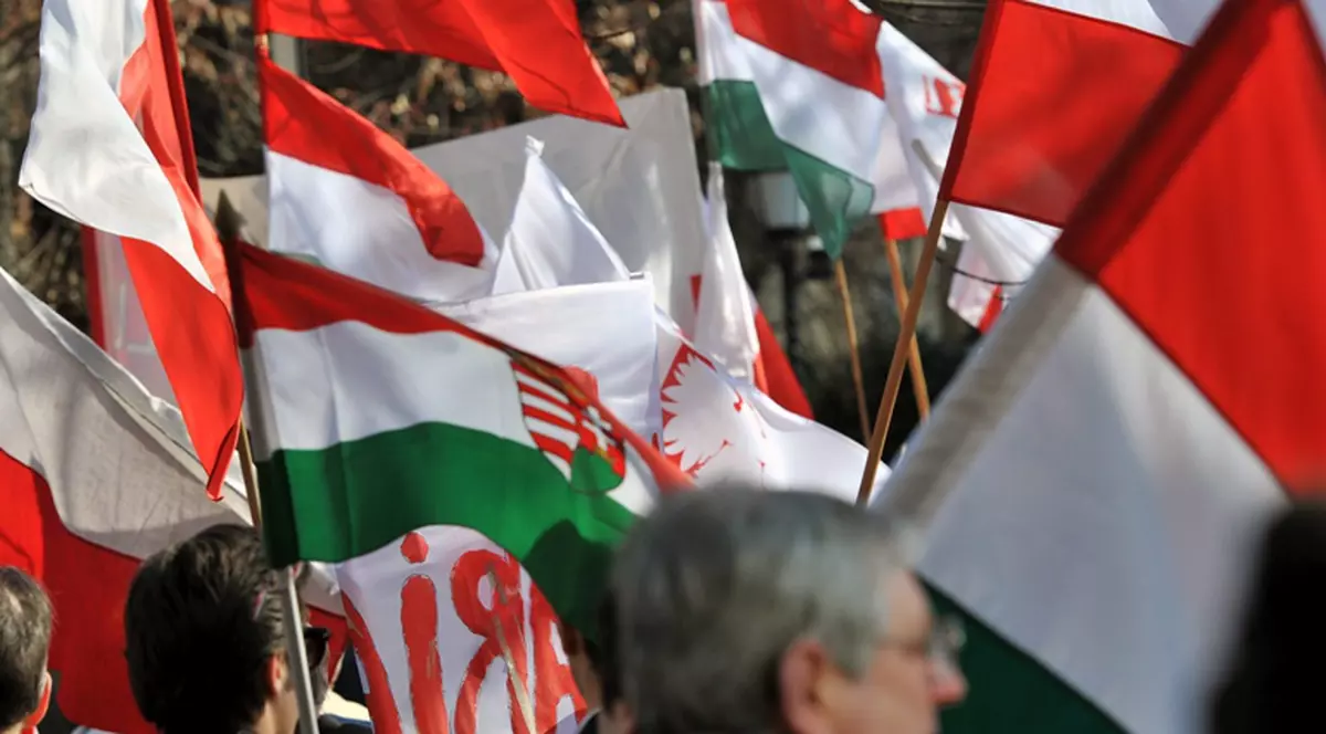 Parlamentar maghiar: Ungaria ar putea cere REVIZUIREA GRANIŢELOR