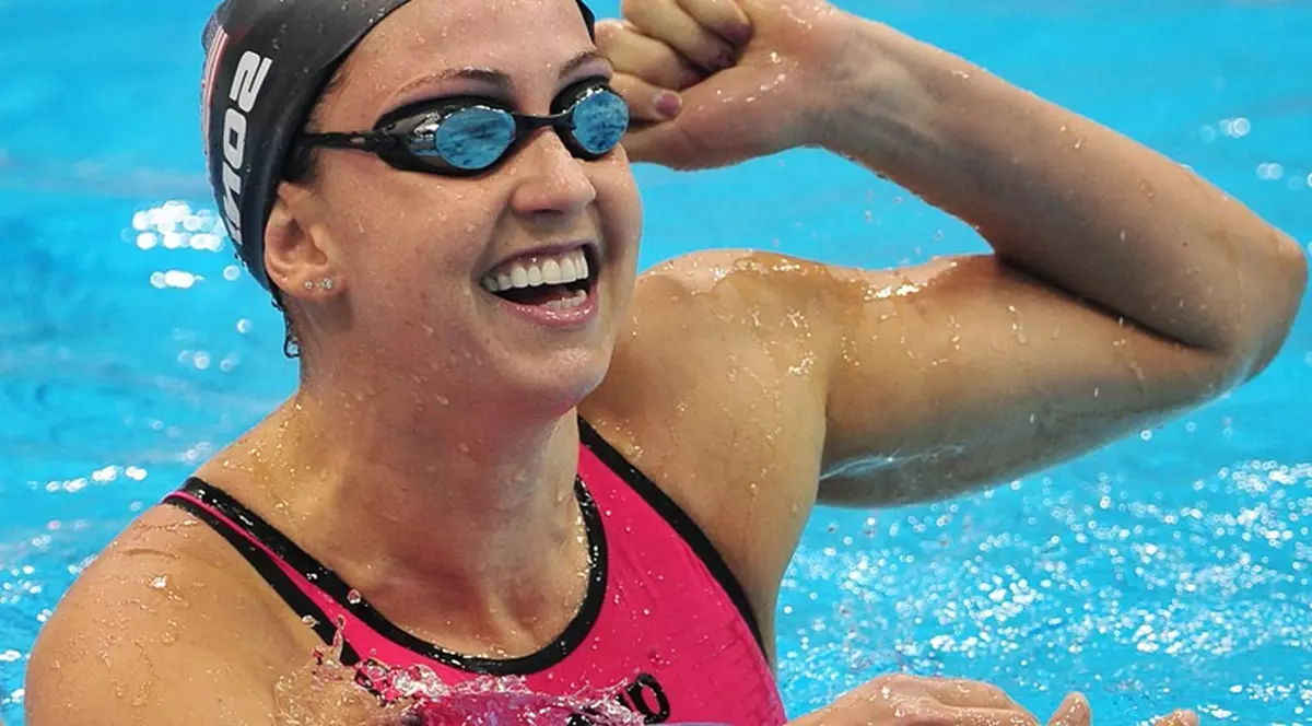 Aşa mulţumiri, mai rar! Hamburgeri pe viaţă pentru campioana olimpică la nataţie