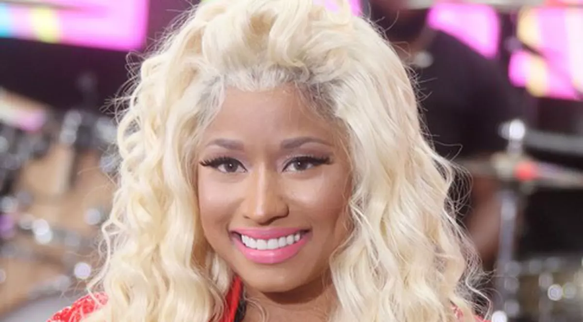 Nicki Minaj şi-a schimbat look-ul | FOTO