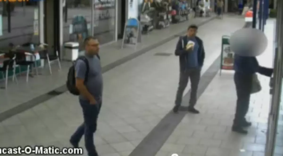 PĂZIŢI-VĂ! Iată cum FURĂ HOŢII CARDURI! | VIDEO INCREDIBIL