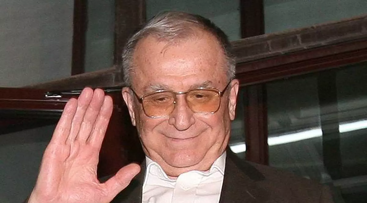 Gizăs, toți spic ingliș! Iliescu, Băsescu and the newcomer Antonescu! VIDEO SUPER AMUZANT 