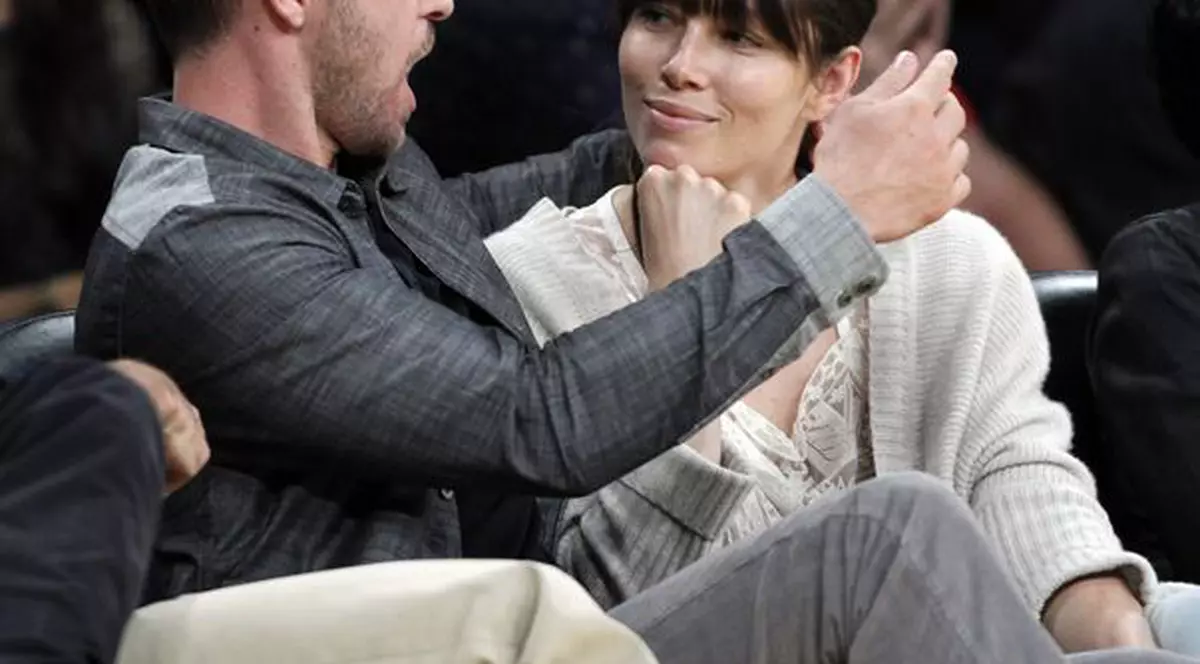 Justin Timberlake, enervat de noul look al Jessicăi Biel