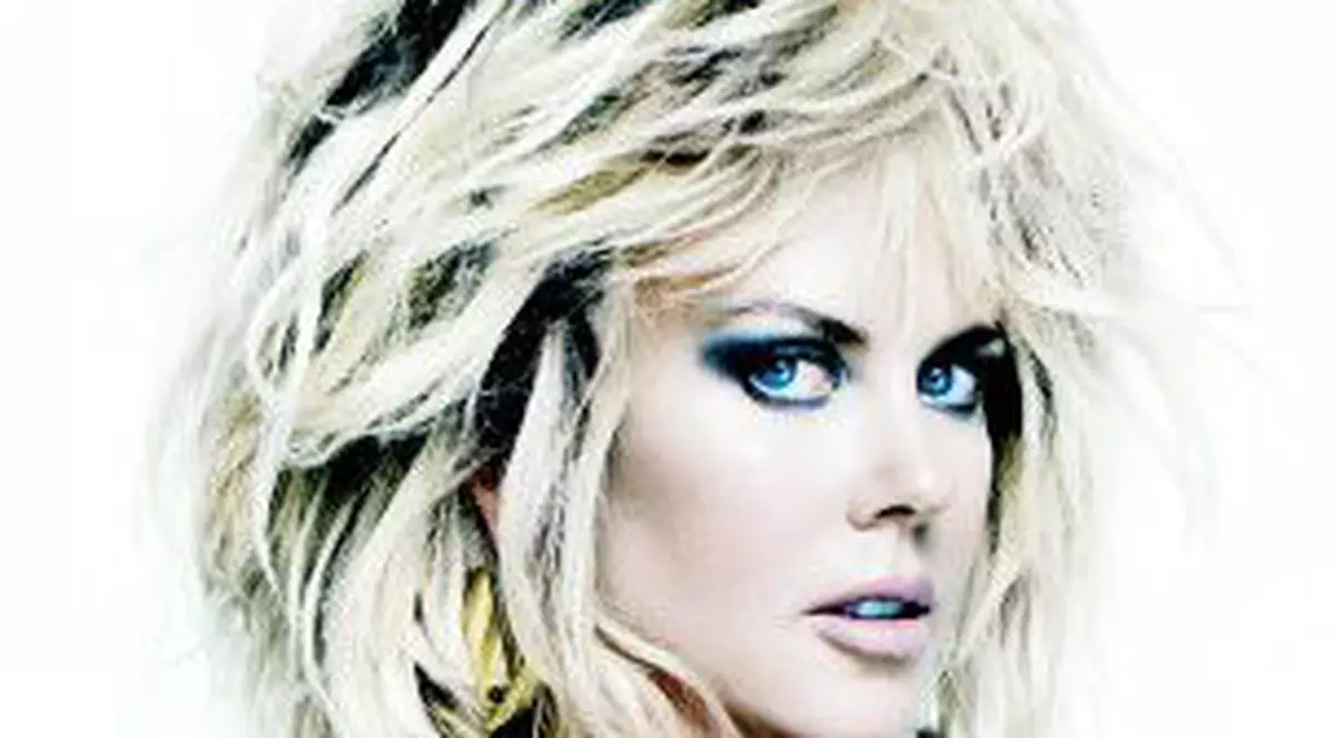 Cât tupeu! Nicole Kidman a pozat topless la 45 de ani. Intră AICI să vezi FOTOGRAFIA de care vorbesc toţi!