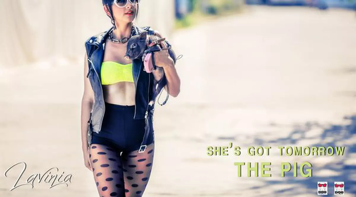 Lavinia lansează "She's got tomorrow" - "The Pig"