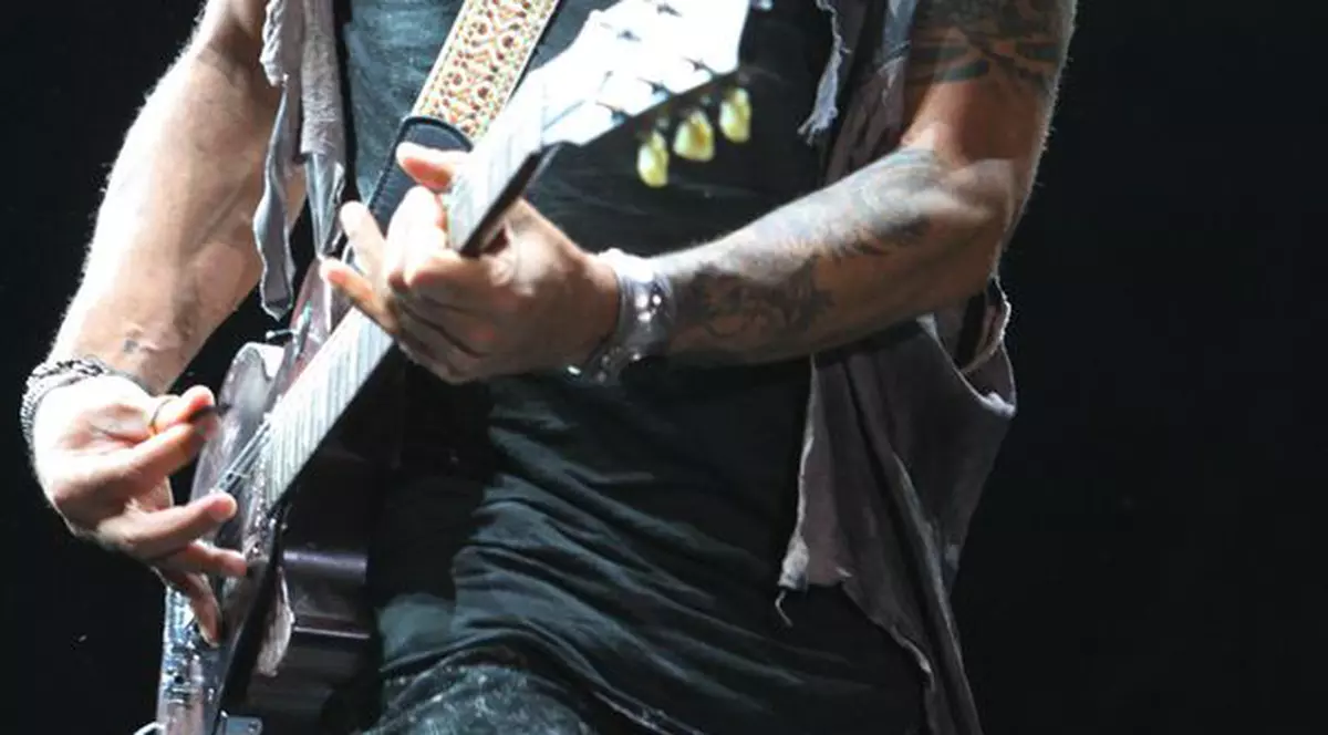 Concertul lui Lenny Kravitz de la Bucureşti, amânat pentru 2013