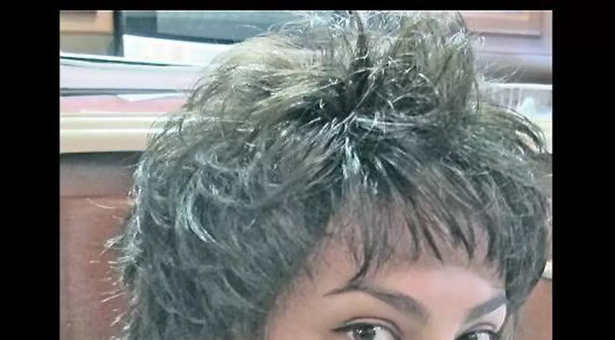 SCHIMBARE RADICALĂ de LOOK pentru Mădălina Ghenea! S-a tuns BĂIEȚEȘTE! Primele păreri: "E oribil!". Ție îți place cum îi stă?