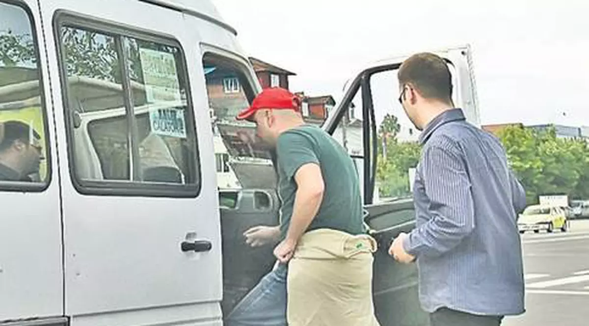 Poliţia a luat la puricat şoferii de maxi-taxi