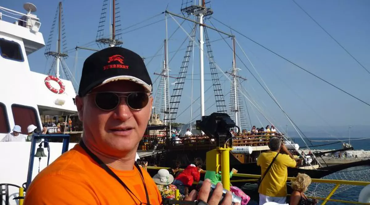 Mircea N. Stoian, atac dur: "Asistentele tv sunt nişte cârje inutile!"