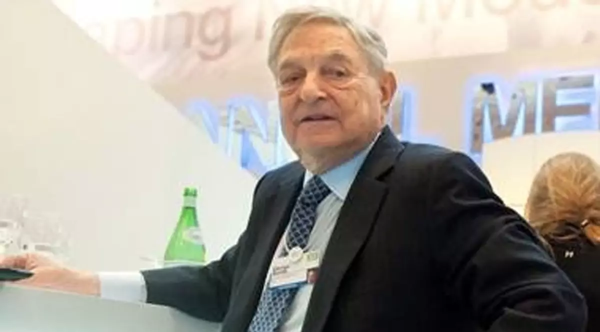 Miliardarul George Soros s-a logodit de ziua lui, la 82 de ani. Vezi ce iubită tânără și-a tras!