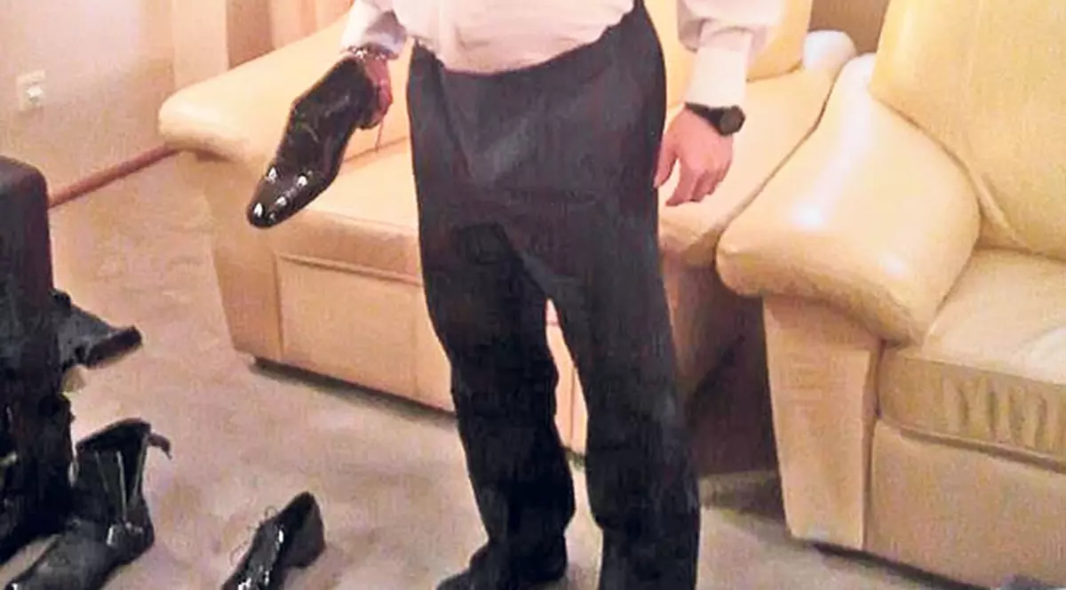 Pepe gravidul | De când a devenit tătic, solistul se ține de glume: s-a fotografiat cu o pernă ascunsă sub cămaşă