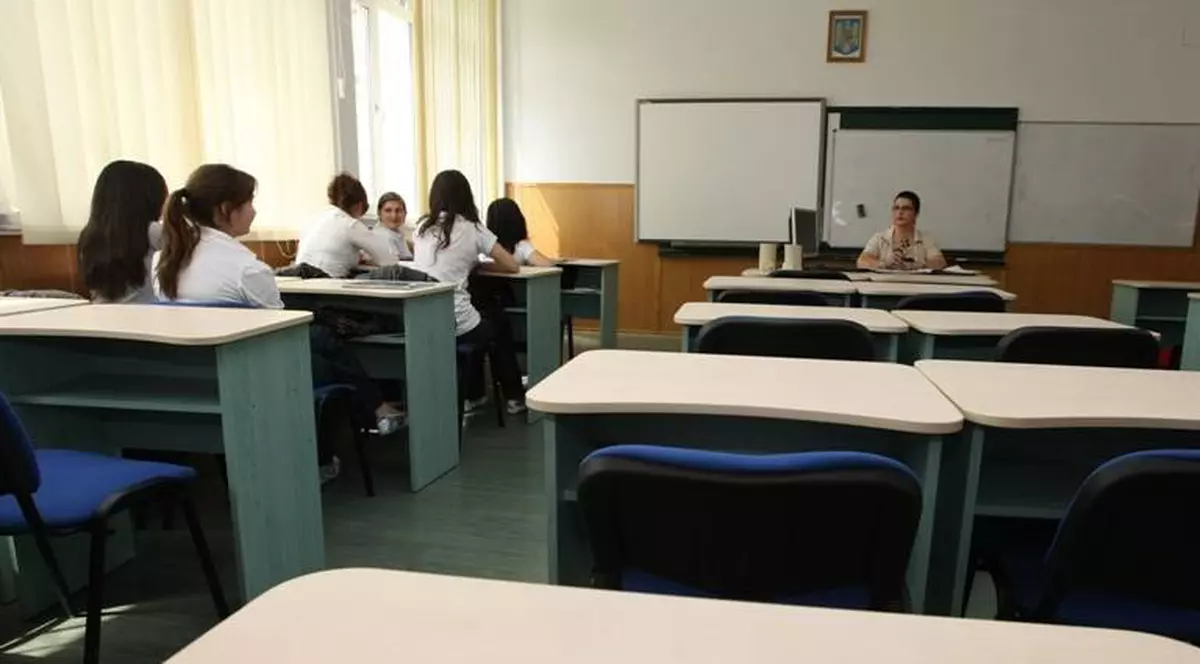 40.000 de cadre didactice susțin astăzi examenul de titularizare