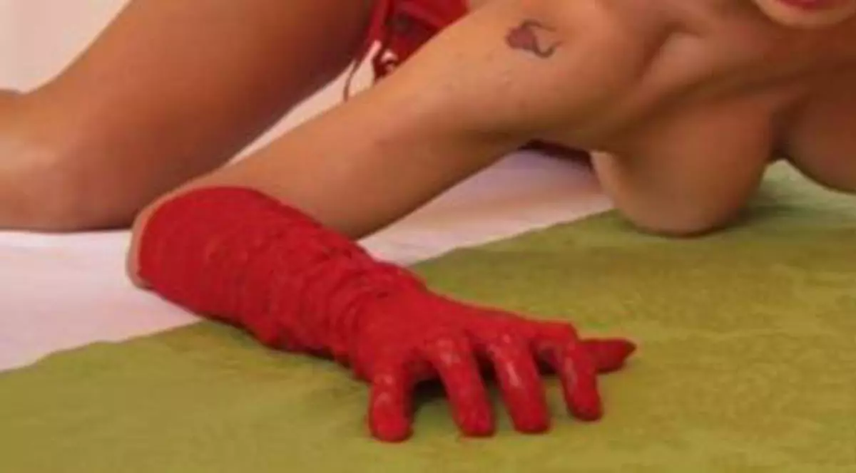 Vedeta de la noi, surprisă în brațele altuia. Cum și-a calmat soțul!