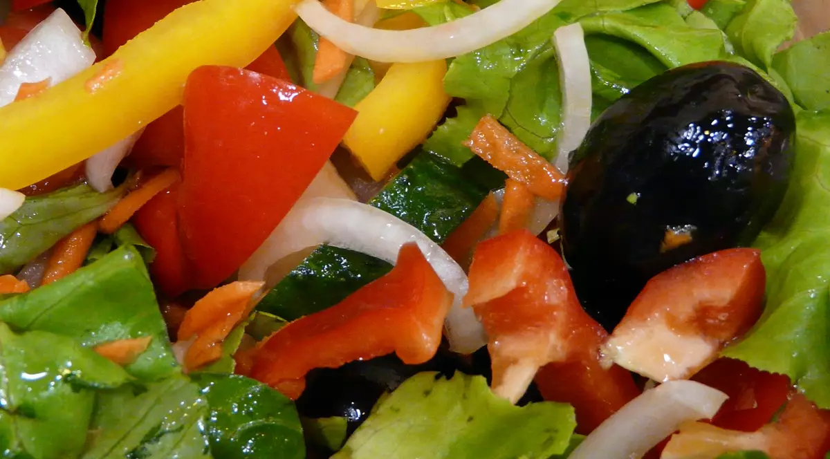 România se pregăteşte să doboare un nou record: cea mai mare salată din lume 