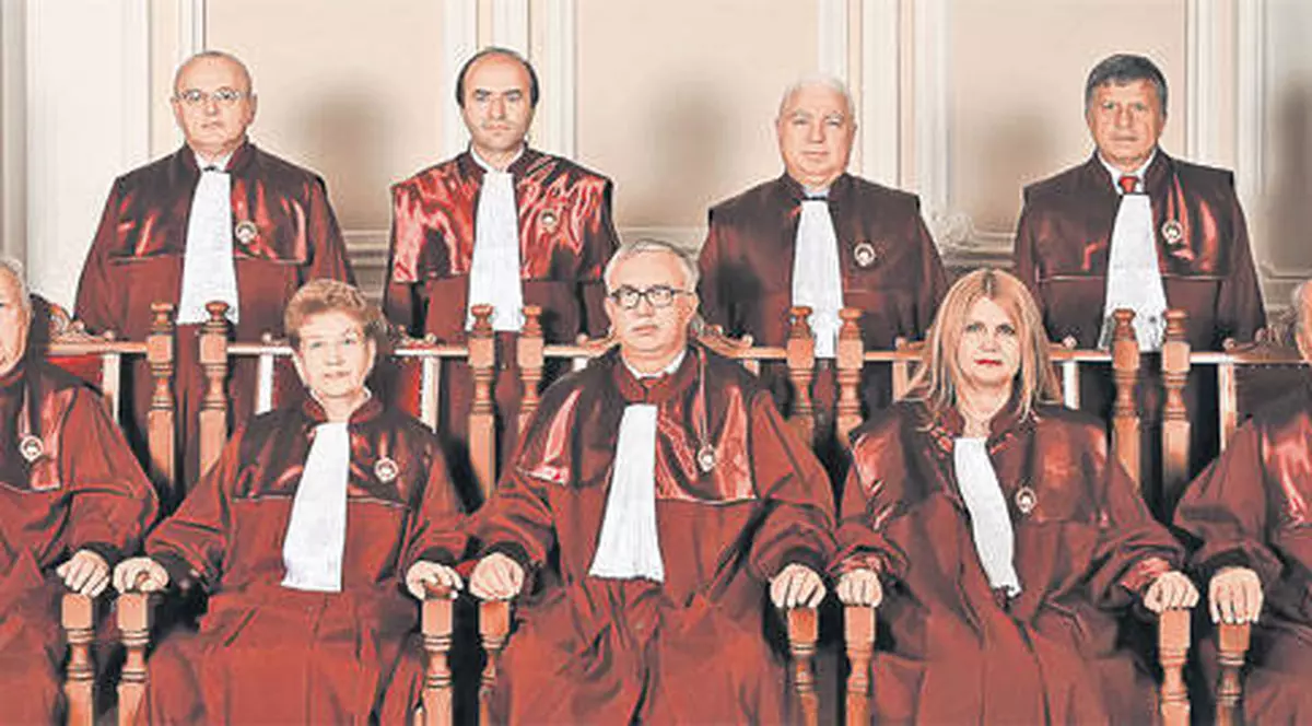 SCANDAL MONSTRU LA CCR! AMENINŢĂRI şi DECLARAŢII EXPLOZIVE ale judecătoriilor Curţii