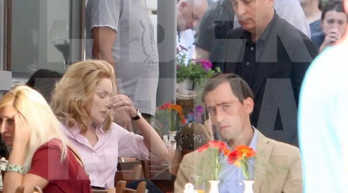 Sharon Stone și Andy Garcia au băut și s-au distrat într-un local de fițe din București