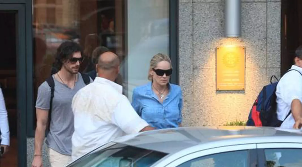 Sharon Stone vrea să viziteze Castelul Bran!