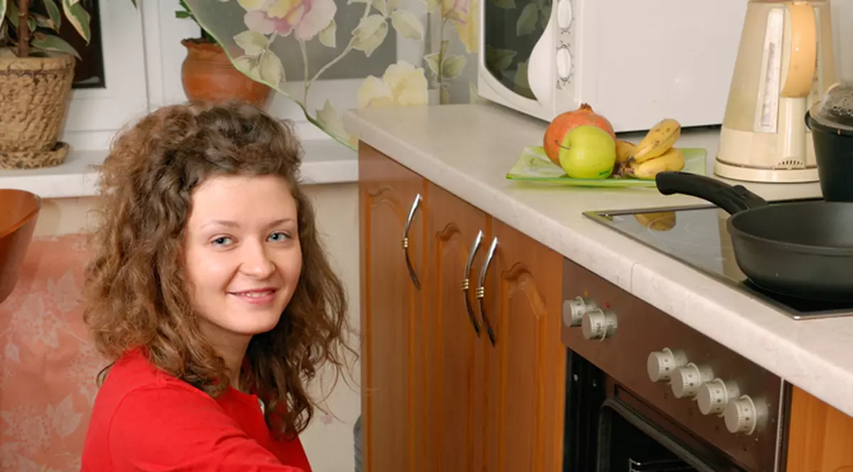 Cum cureţi cuptorul fără chimicale