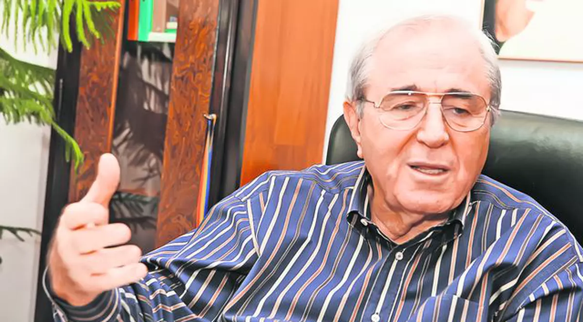 Viorel Păunescu, preşedintele Federaţiei Române de Nataţie, şi-a ales urmaşul. O vrea şefă pe Potec