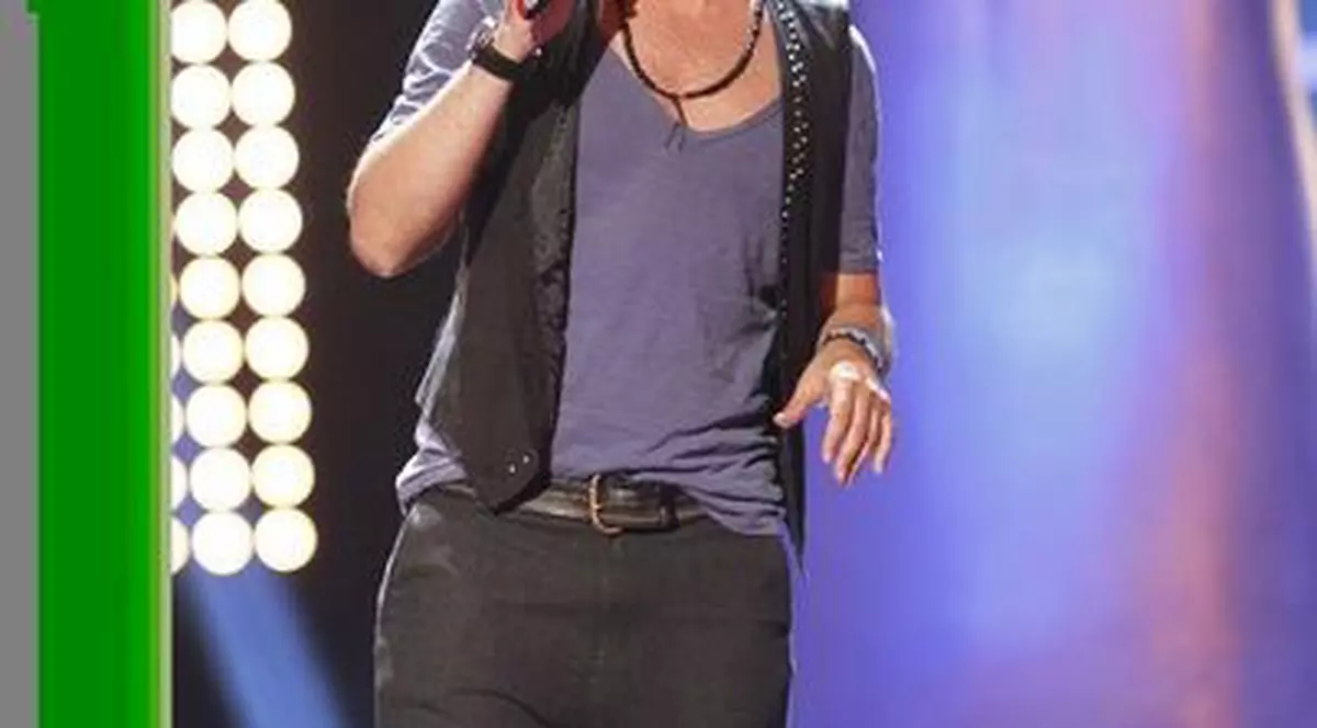 Ce nu fac cântăreţii pentru 100.000 de euro! Pe scena de la Vocea României au urcat şi artişti cunoscuţi! Vezi despre cine e vorba! | FOTO