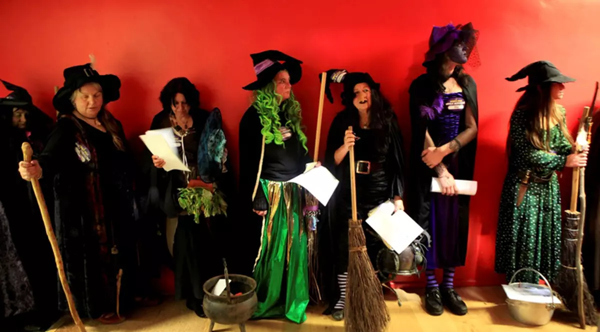 Nu e vrăjeală! Cel mai mare site de vânzări din lume, eBay, interzice comercializarea produselor destinate vrăjitoriei