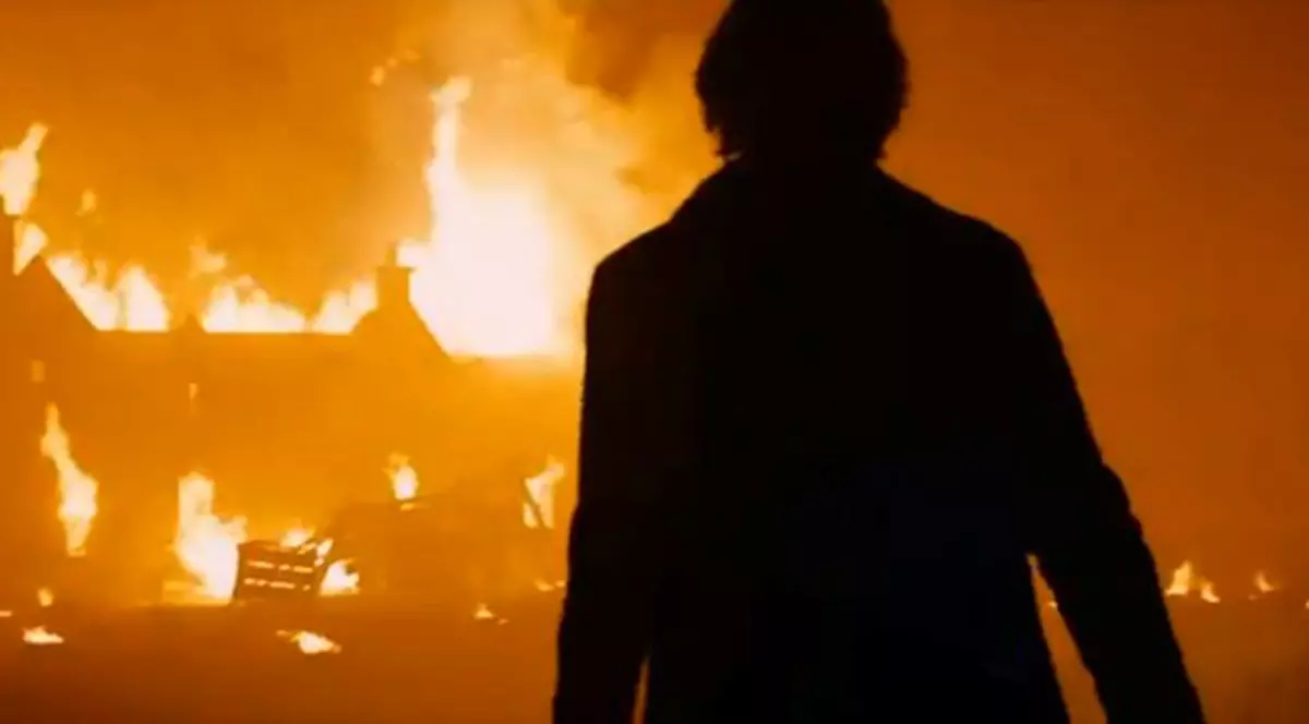 A vrut să îşi incendieze soția și copilul