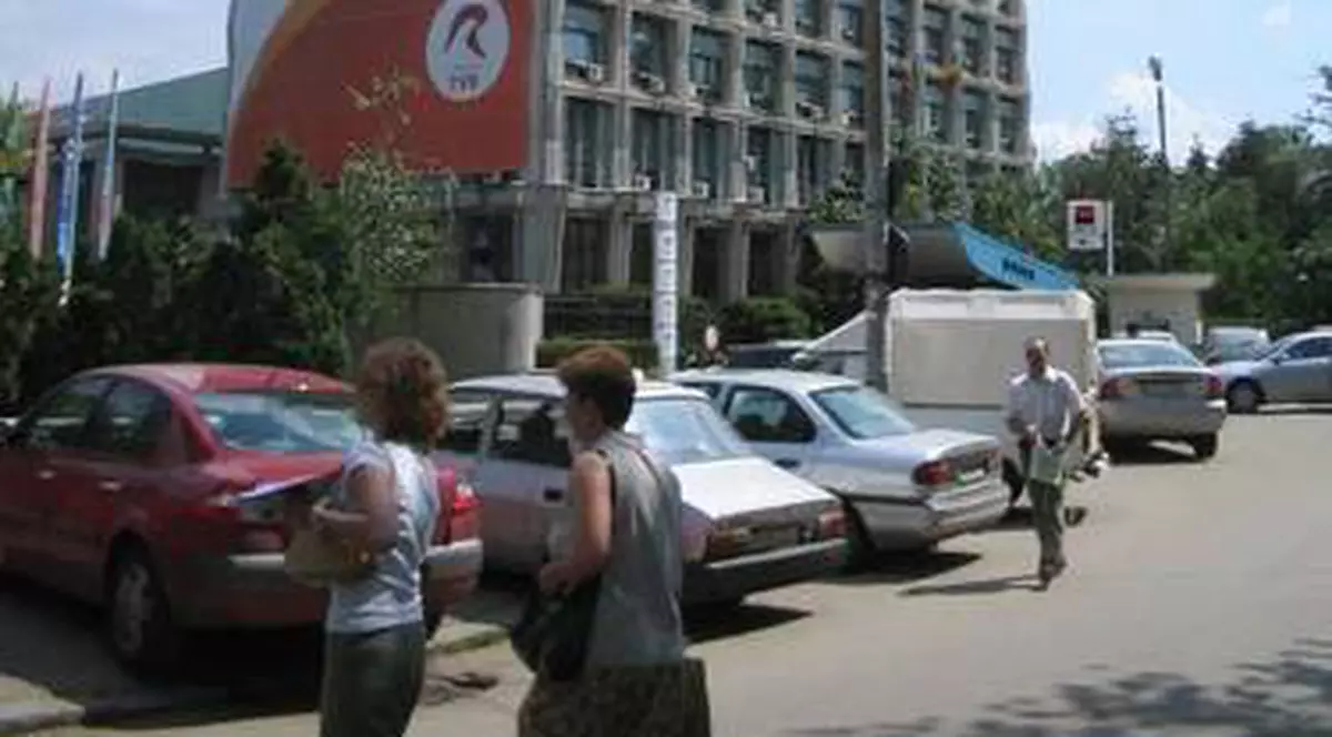 DISPERARE! Angajații TVR jură pe copii că se sinucid dacă sunt concediați