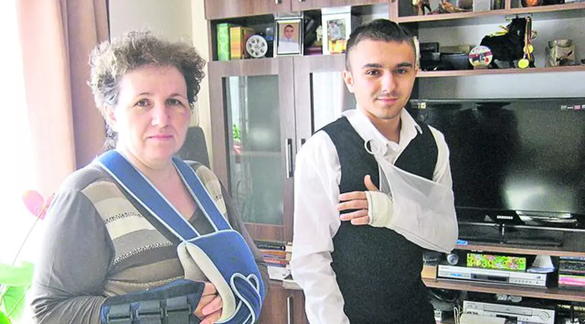 Familia din Suceava care a fentat moartea la începutul lunii, în accidentul de autocar din Franţa a ajuns, în sfârşit, acasă. Chinuit de coşmaruri, băiatul cel mare are nevoie de psiholog