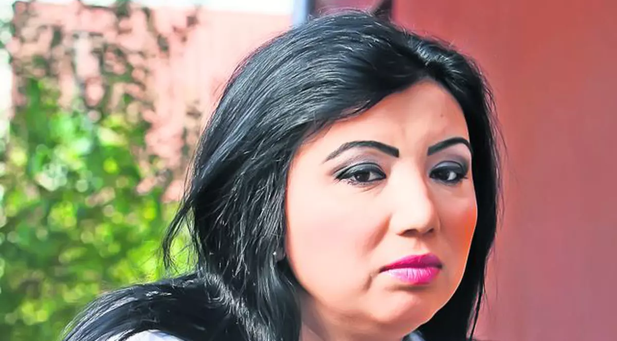 Adriana Bahmuţeanu se operează azi de fibrom uterin: «Poate vine Prigoană la spital, ca să-mi aducă o floare»