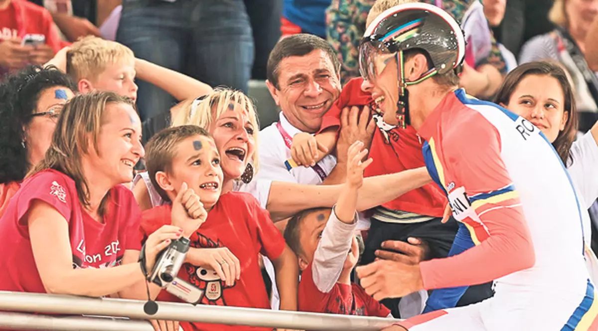 Ciclistul Carol-Eduard Novak, medaliat cu aur la Jocurile Paralimpice de la Londra: "Mi-am făcut copiii să plângă de fericire!" | EXCLUSIV