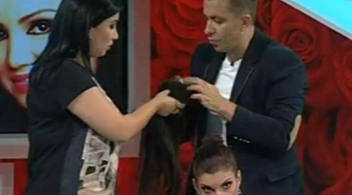 ADEVĂRUL pe care Andreea Tonciu l-ar fi dorit ASCUNS! Are PĂRUL DISTRUS şi poartă MEŞE! Foto