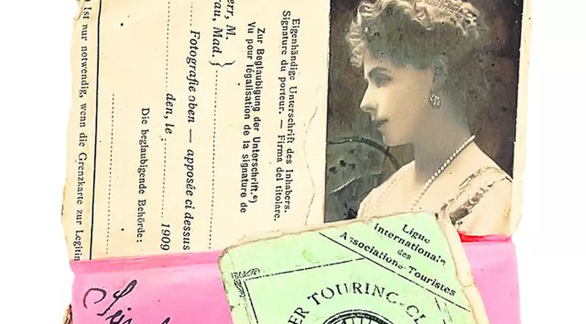 Iată permisul de conducere al reginei Maria