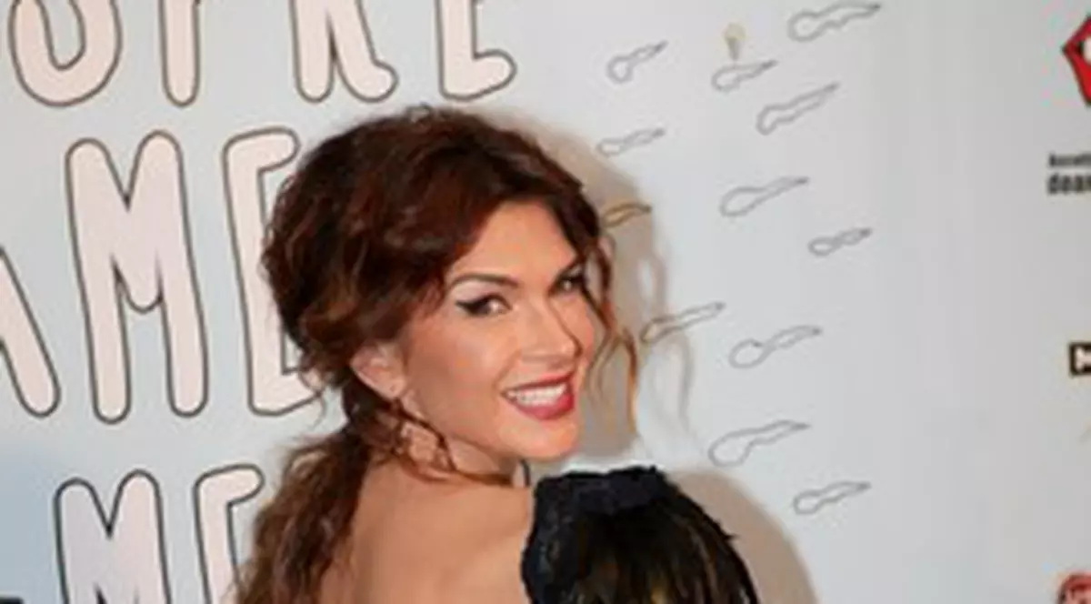 Ţinută de MARE DIVĂ! Iat-o pe Monica Bîrlădeanu pe covorul roşu! FOTO