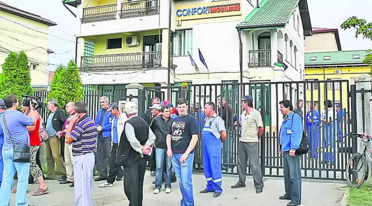 Amantul Marinei Almăşan are probleme cu afacerile din Mehedinţi: Angajaţii lui Georgică Cornu au protestat în faţa firmei